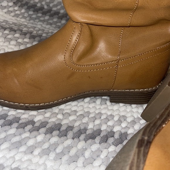 Old Navy 3/20$ Girls Brown Booties size 5 NWOT - Picture 4 of 6